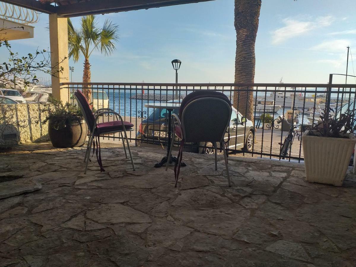 Harbour-Side Apartment With Beautiful Terrace Podgora Eksteriør billede